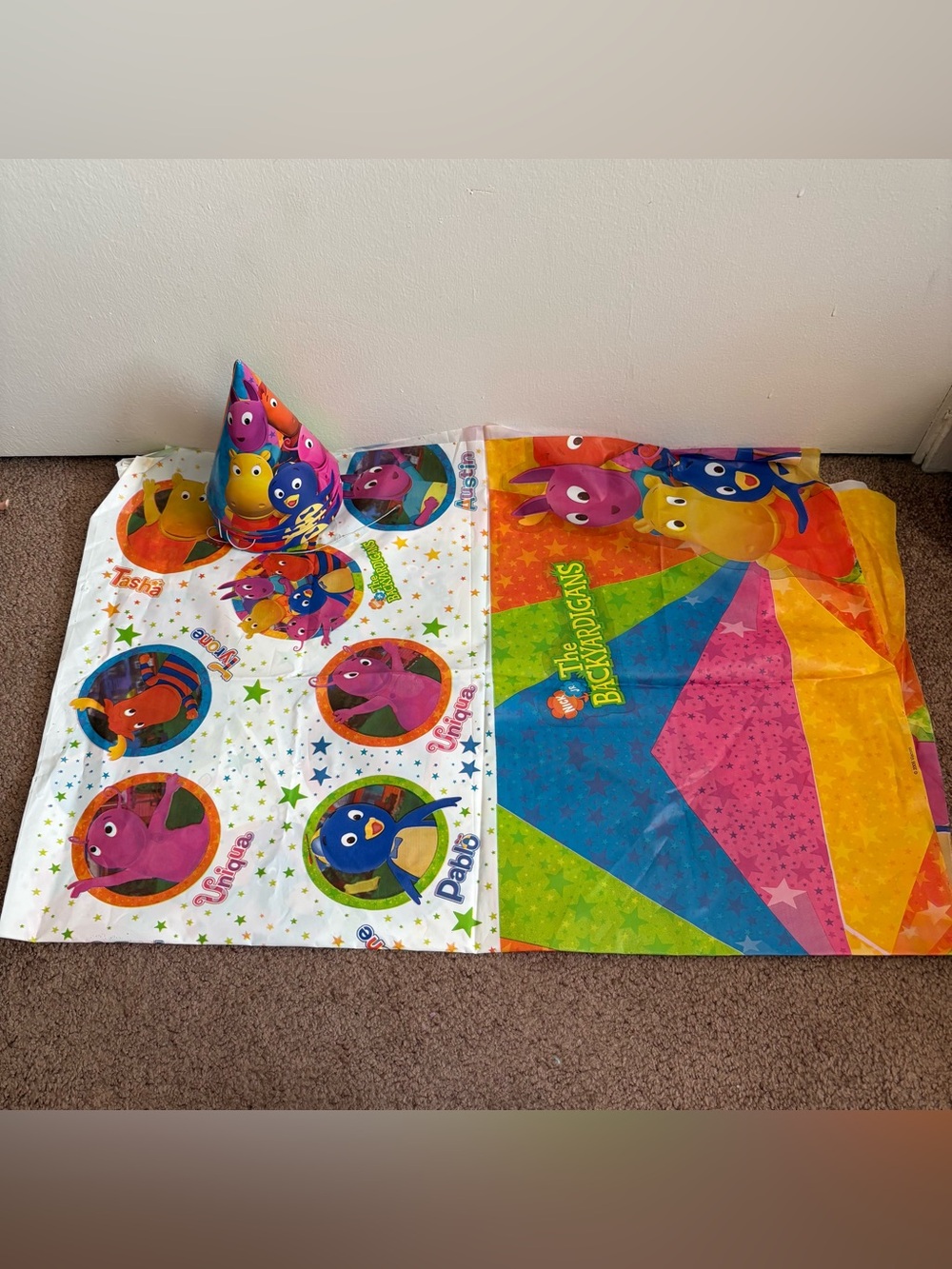 Nickelodeon The Backyardigans Birthday Party Hats & Table Cover